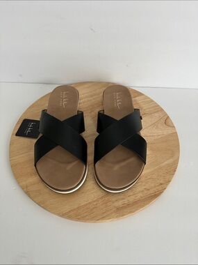 Nicole Miller Womens Fencie Criss Cross Strap Flat Sandals